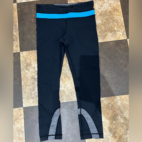 Lululemon. Size 4 - Picture 3 of 3